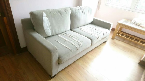 Cả bộ ghế sofa đều cần phải thay vỏ mới
