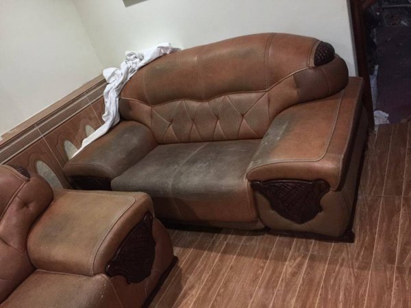 Bộ ghế sofa cũ cần được thay vỏ da mới tại Ngọc Lâm, Long Biên