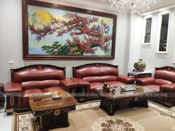 Bọc ghế sofa với màu đỏ bã trầu mang đến vè đẹp cổ điển