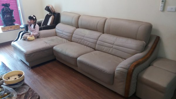 Bộ ghế sofa da cũ của gia đình khách hàng ở Long Biên