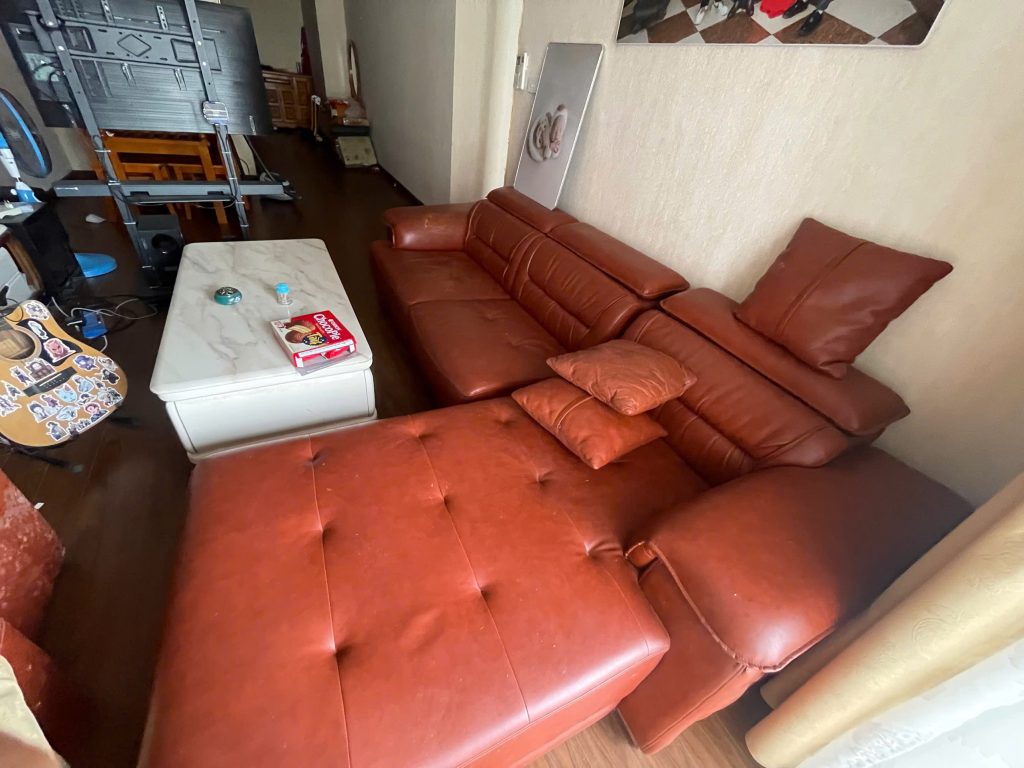 Hiện trạng bộ ghế sofa trước khi bọc lại sang vải nhung sang trọng