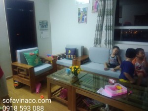 Bộ ghế sofa gỗ nhà chị Hoa khi đặt đệm