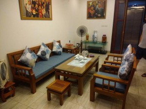Bộ ghế nhà chú Quang sau khi đặt đệm của Vinaco