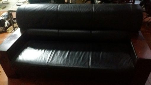 Chiếc ghế dài của bộ ghế sofa cần bọc lại