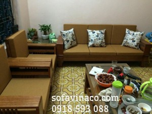 Bộ ghế gỗ nhà anh Lân sau khi đã đặt đệm