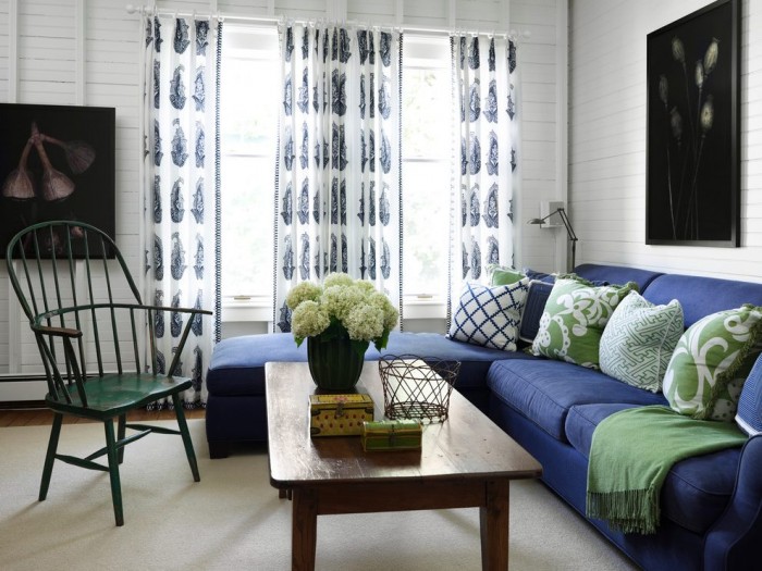 Ghế sofa màu xanh dương cho mùa hè bớt nóng