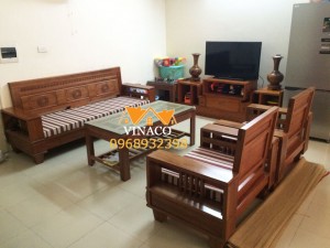 Đệm ghế có vỏ ngoài là chất liệu kẻ sọc nhiều người làm