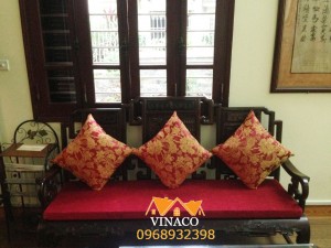 Gối vân vàng kim nhìn rất sang trọng