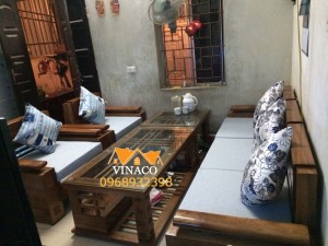 Bộ đệm ghế gỗ cùng tông màu ghi đã hoàn thành cho gia chủ