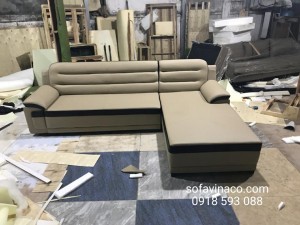Vỏ ngoài là chất da công nghiệp màu nâu sữa và viền đen