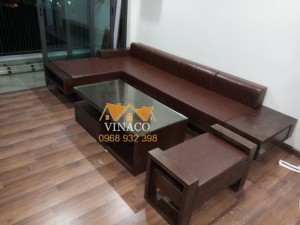 Bộ đệm ghế sofa L bằng da đã hoàn thành và hoàn toàn trùng khít với bộ ghế