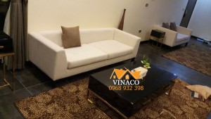 Cả hai chiếc ghế đều đã được bọc xong
