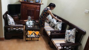 Đệm ghế kẻ nâu vàng đặc biệt cho chị Hằng ở Kim Mã Thượng