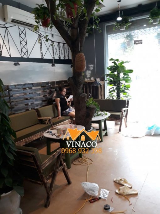 Đệm ghế gỗ đơn giản cho quán cafe ở Mỗ Lao