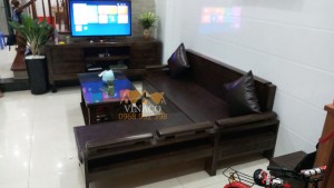 Màu nâu đen của bộ đệm hoàn toàn trùng khớp với màu sơn của ghế