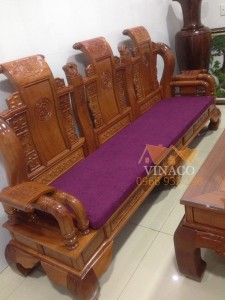 Đệm ghế dài được để nguyên tấm để giữ được sự mềm mại