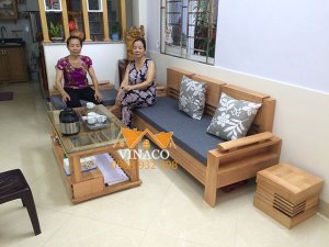 Bộ vỏ bọc đệm và vỏ gối mới đã được lắp cho gia đình