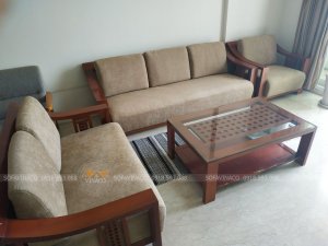 Nhân viên đã giao và lắp đặt bộ vỏ đệm mới cho gia đình chị Hương