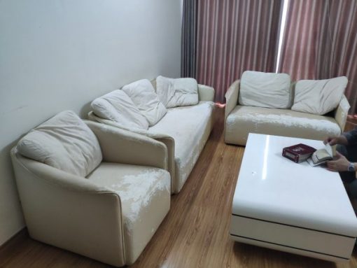 Bộ ghế sofa da bị bong tróc của anh Tuân ở FLC Mỹ Đình, Nam Từ Liêm