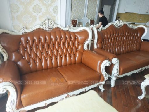 Bộ ghế sofa tân cổ điển đã được bọc lại với vẻ ngoài hoàn toàn thay đổi