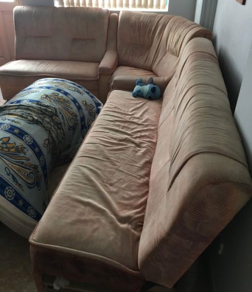 Bộ ghế sofa có vỏ bọc nhung của khách hàng ở Trần Cung