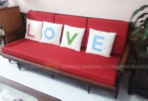 Làm đệm ghế gỗ với màu đỏ may mắn đẹp mắt