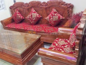 Bộ đệm ghế đông kỵ màu đỏ họa tiết cổ điển đã được làm xong cho anh Trường ở Xuân Đỉnh