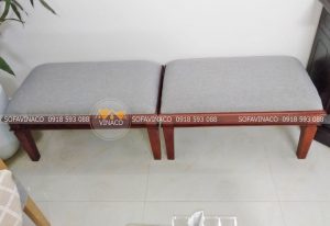 Hai chiêc đôn ghế đã được bọc lại bằng vải mới do khách hàng tự chọn