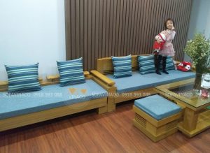 Bộ đệm ghế được làm cùng tông màu xanh rất đẹp