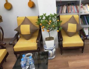 Bộ đệm ghế màu vàng tại phố Bắc Cầu, Long Biên đã hoàn thành