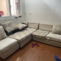 Bộ sofa cũ bị sờn rách, bám bẩn của gia đình chị Linh