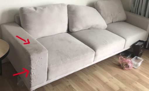 Bộ sofa cũ bị mèo cào thành ghế và bám bẩn nghiêm trọng