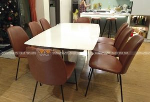 Bộ ghế ăn 8 ghế đã được nhân viên Vinaco bọc xong trực tiếp tại nhà chị Ánh tai Hoàng Đạo Thúy, Hà Nội