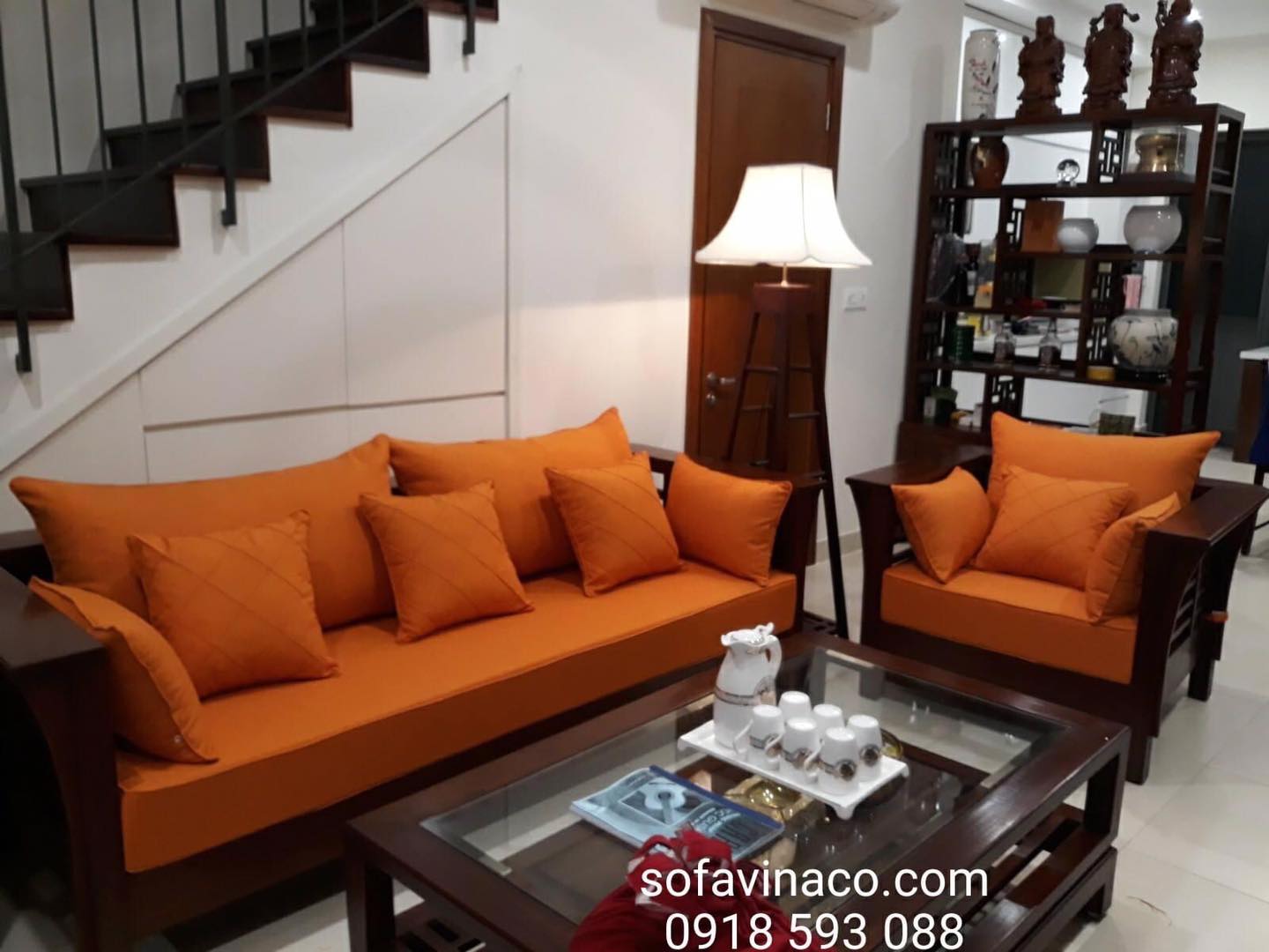 Bộ đệm ghế Grand Bois màu cam đẹp phù hợp với nền trắng tường