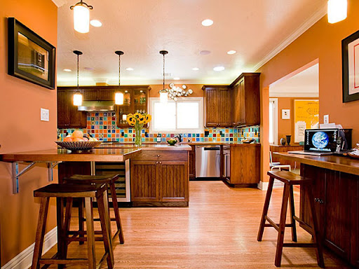 Phòng bếp với gam màu cam đào Pastel mang đến cho không gian thêm hiện đại