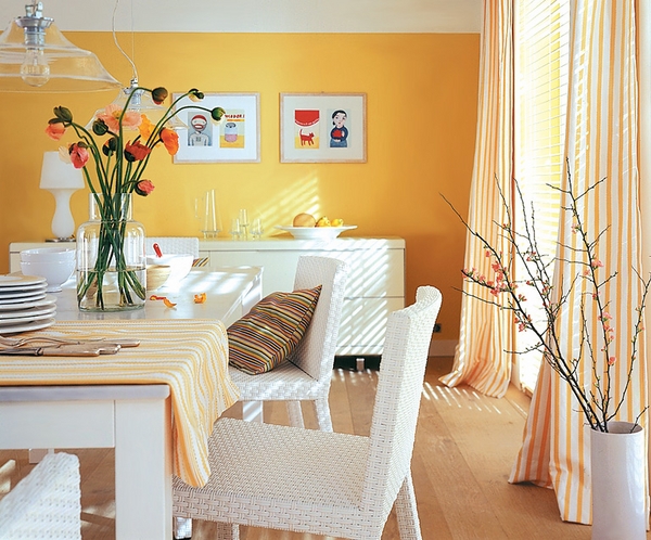 Phòng bếp với gam màu vàng chanh giúp cho không gian nổi bật và tươi sáng