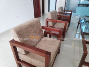 Đệm ghế gỗ hiện đại cho gia đình anh Tín tại Hưng Yên
