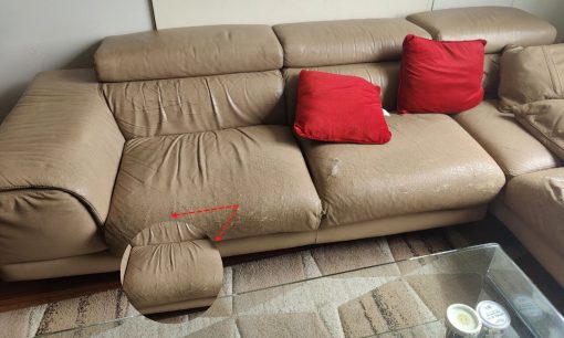 Bộ ghế sofa của gia đình đang gặp tình trang bị bong tróc, nhăn trên bề mặt ghế sofa