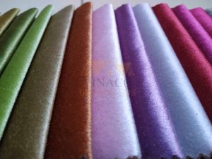 Mặt vải tuyết bóng vô cùng sang trọng khi dùng cho ghế sofa