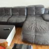 Bộ sofa da đã bị bong chóc vỏ ngoài mất thẩm mỹ
