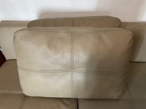 Bộ ghế sofa của khách hàng có da cũ màu kem