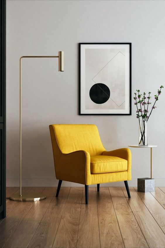 Sofa đơn màu vàng luôn là chiếc ghế tiện nghi, dễ dàng di chuyển trong căn phòng khách