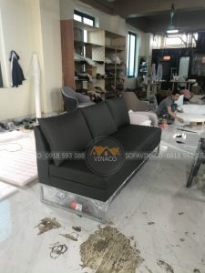 Ghế sofa văng đen sau khi hoàn thiện