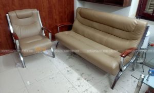 Vệ sinh ghế sofa da và sửa bật chỉ phần ngồi cho khách hàng tại Hoàng Mai