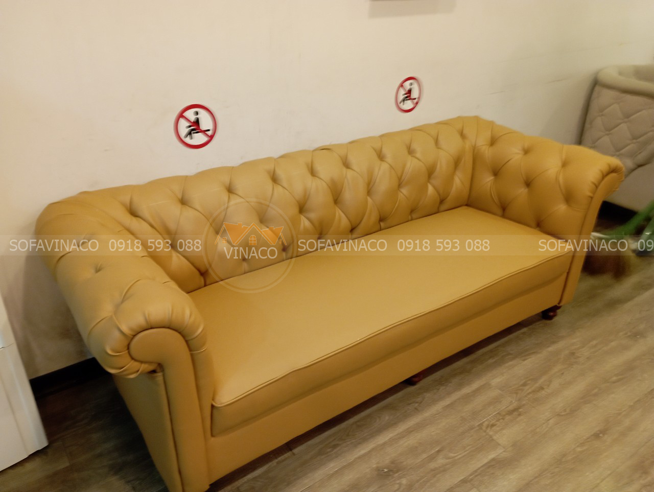 Bộ ghế sofa tân cổ điển được thay đổi lớp da mới sáng sủa, sạch sẽ hơn bao giờ hết