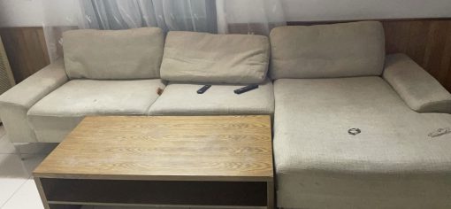 Bộ ghế sofa cũ của khách hàng bị sổ lông và bám bẩn