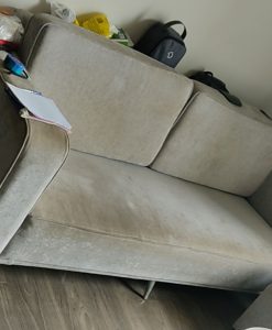 Chiếc ghế sofa vải bám bẩn của khách hàng ở Nguyễn Văn Huyên