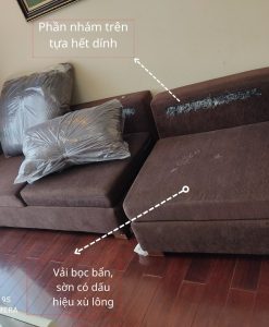 Bộ ghế sofa nguyên trạng của gia đình anh Tùng ở chung cư Royal City