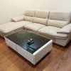Bộ ghế sofa đã được bọc da mới sạch sẽ, sáng sủa