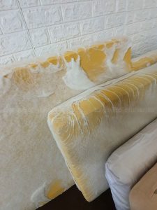 Có phần ruột mút đã bị bám bẩn đổi màu